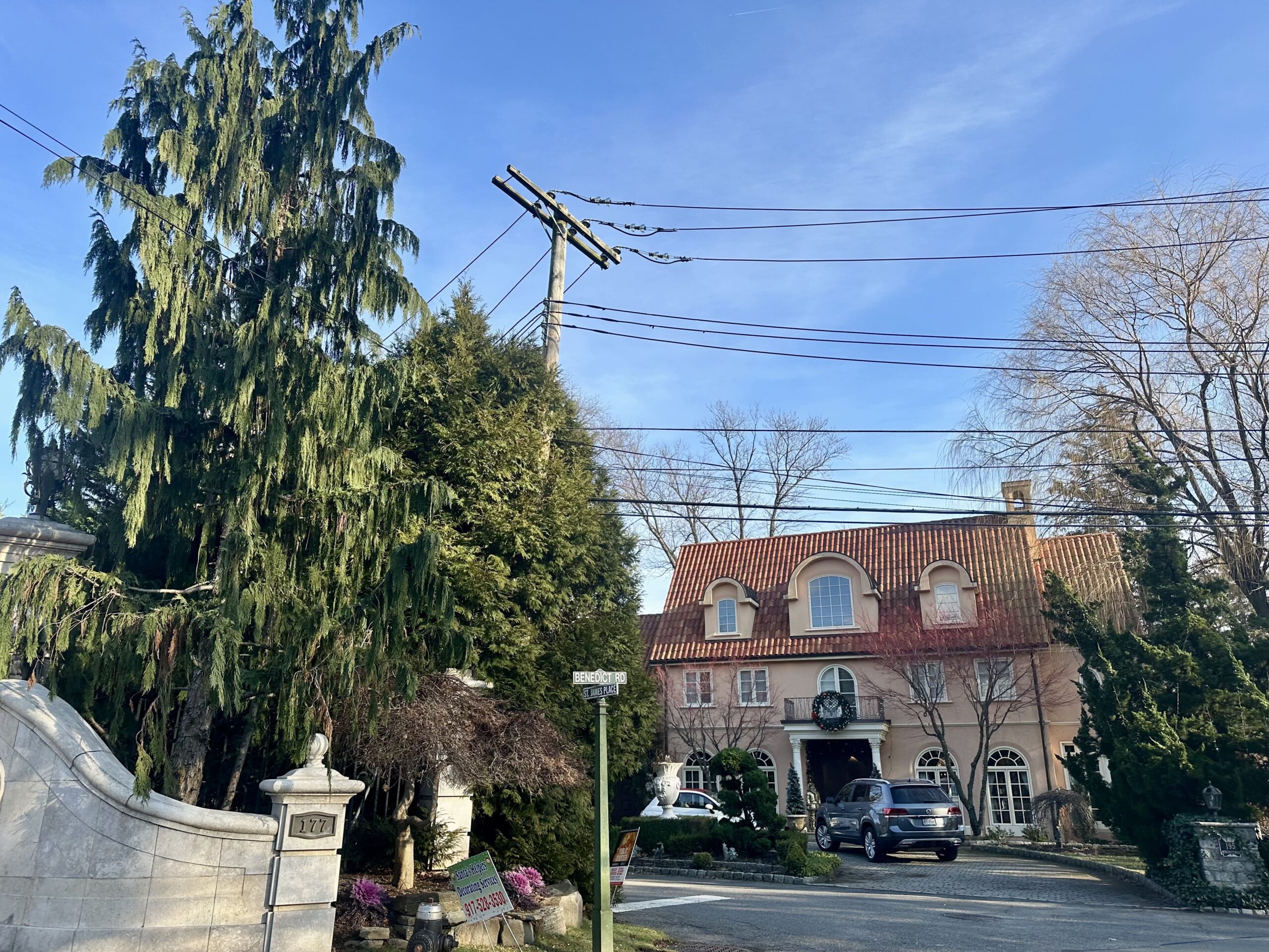 Todt Hill Staten Island luxury homes and estates on elevated terrain with harbor views and lush landscaping.